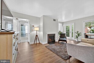 1209 N Pitt St in Alexandria, VA - Building Photo