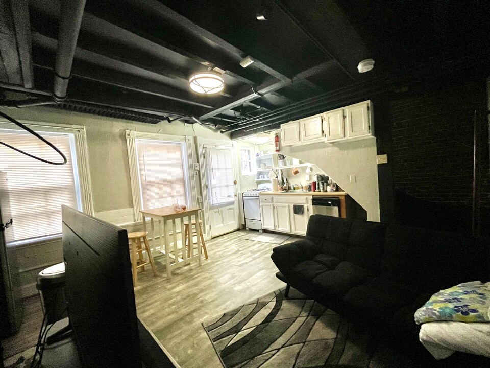 2 Champney Pl, Unit 1 in Boston, MA - Building Photo