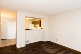 818 Annagladys Dr in Columbus, OH - Building Photo