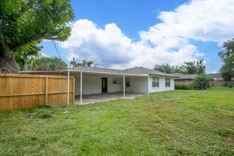 5429 De Lange Ln in Houston, TX - Building Photo - Building Photo