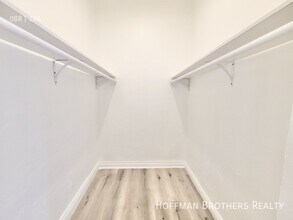 2362 W Washington Blvd, Unit 201 in Los Angeles, CA - Foto de edificio - Building Photo