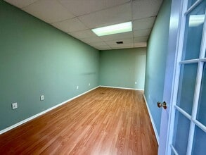 7236 State Rd 52 in Hudson, FL - Foto de edificio - Building Photo