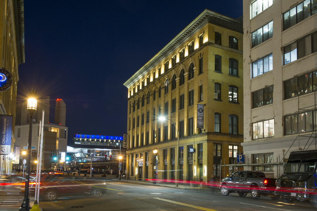 381 Congress Lofts in Boston, MA - Foto de edificio