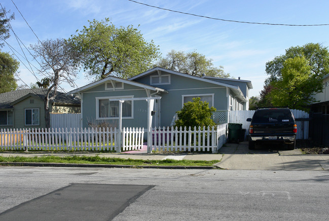 1225 Ebener St in Redwood City, CA - Building Photo - Building Photo