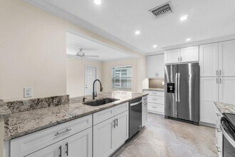 2096 SW 13th Ter in Boynton Beach, FL - Foto de edificio - Building Photo