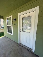 104 Lindley Dr in Willis, TX - Building Photo - Building Photo