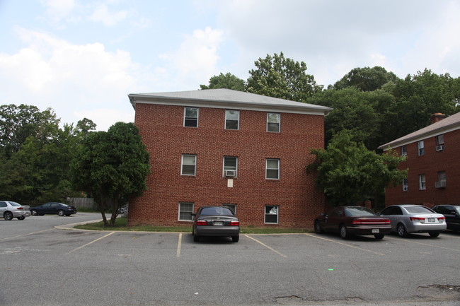 800 Washington Ave in La Plata, MD - Foto de edificio - Building Photo