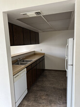 1253 Lancers Ln, Unit k in Redding, CA - Foto de edificio - Building Photo