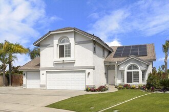 5209 Outlook Ln in Bakersfield, CA - Building Photo - Building Photo