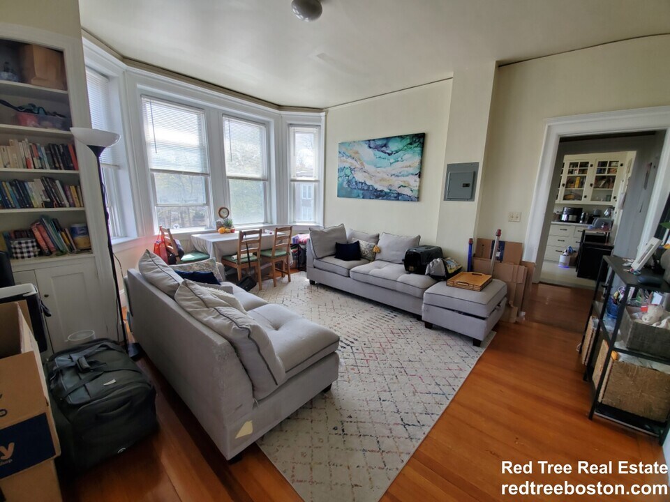 21 Herrick Rd in Newton, MA - Building Photo