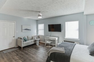 216 Rose Ln in Panama City Beach, FL - Foto de edificio - Building Photo