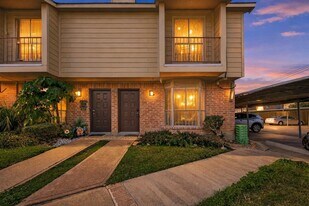 9350 Country Creek St in Houston, TX - Building Photo