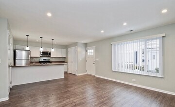 1547 Quaker Ln in Prospect Heights, IL - Building Photo - Building Photo
