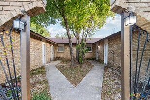 1522 Eichen Rd in New Braunfels, TX - Foto de edificio - Building Photo