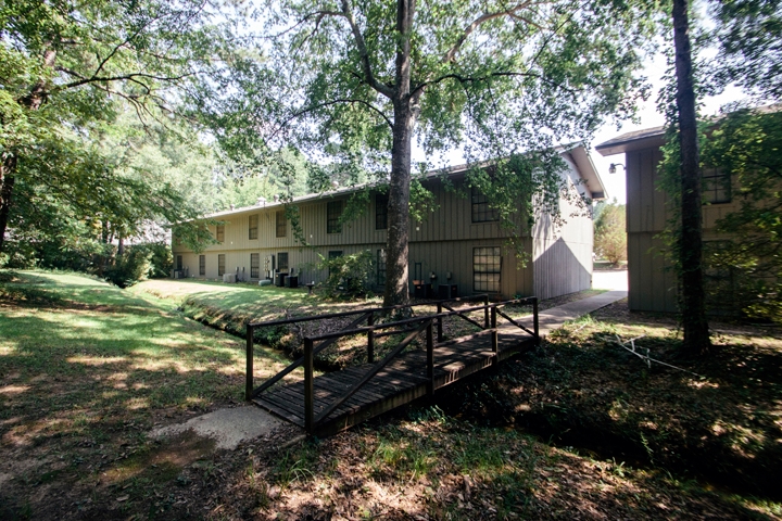 Lakeland Lane in Jackson, MS - Building Photo