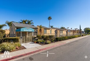 5252 Balboa Arms Dr, Unit 179 in San Diego, CA - Building Photo