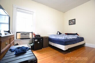9 Sparhawk St, Unit 1 in Boston, MA - Foto de edificio - Building Photo