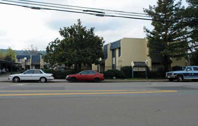 Casa de Rafael Apartments in San Rafael, CA - Building Photo - Building Photo