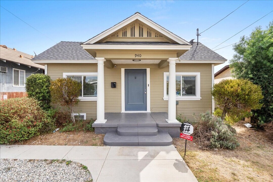 940 Marietta St in Los Angeles, CA - Building Photo