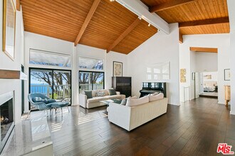 4262 Avenida De La Encinal in Malibu, CA - Building Photo - Building Photo