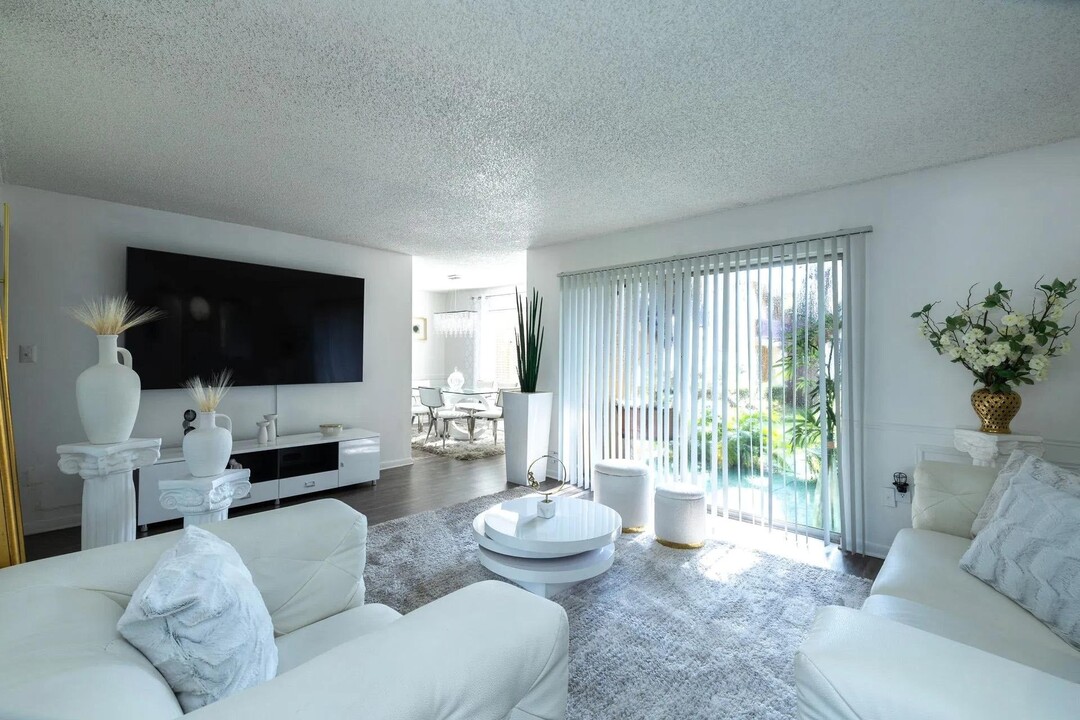 Parc Place Villas Apartments in Tampa, FL - Building Photo