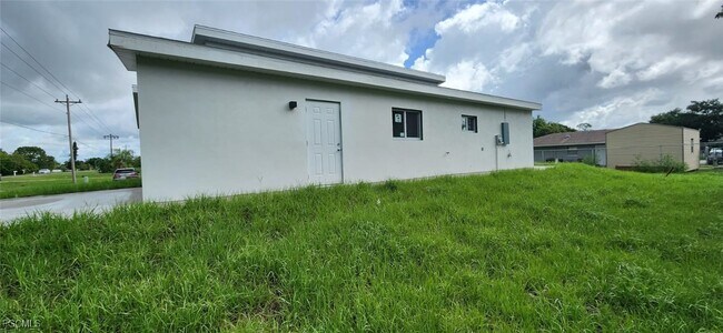 424 Alabama Rd S in Lehigh Acres, FL - Building Photo - Building Photo
