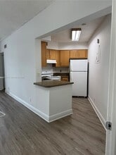 213 Lake Pointe Dr in Oakland Park, FL - Building Photo - Building Photo