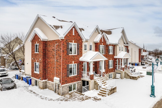 700-706 De L'étang Av in Mascouche, QC - Building Photo - Primary Photo