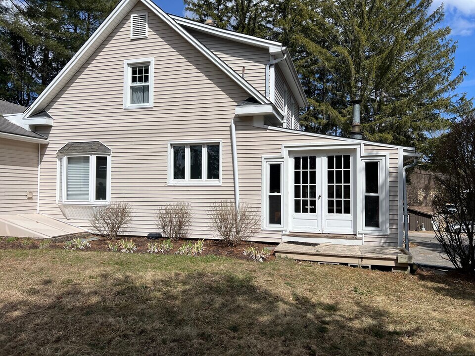 34 S Rd in New Hartford, CT - Building Photo