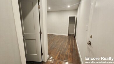 112 Park St, Unit 43 in Boston, MA - Foto de edificio - Building Photo