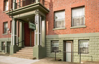 Pine Cone Apartments in Portland, OR - Building Photo - Building Photo