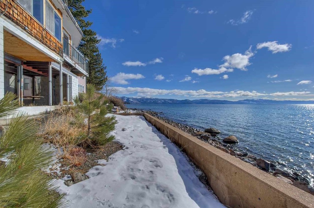 7252 North Lake Blvd in Tahoe Vista, CA - Building Photo