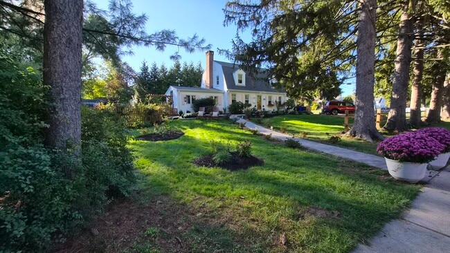 557 Park Rd in West Hartford, CT - Building Photo - Building Photo