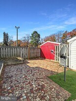 3773 Port Hope Point in Triangle, VA - Building Photo