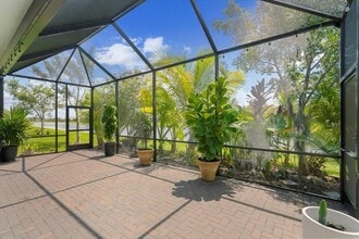 16124 Key Biscayne Ln in Westlake, FL - Foto de edificio - Building Photo