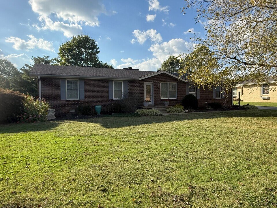 412 Winwood Dr in Lebanon, TN - Building Photo