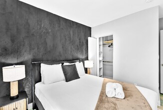 310 SW 31st Ct in Miami, FL - Foto de edificio - Building Photo