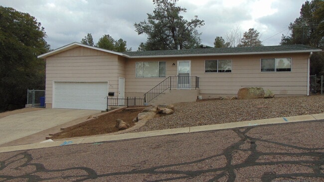 811 Heritage Cir in Prescott, AZ - Building Photo - Building Photo