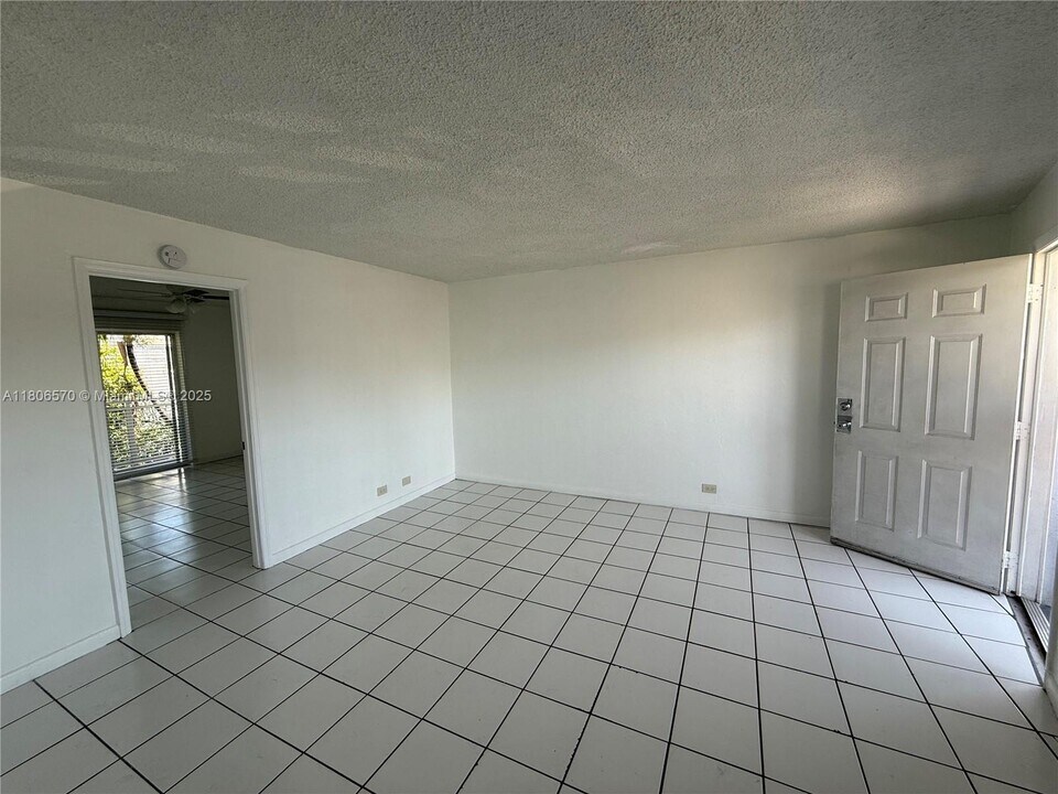 1610 NW N River Dr in Miami, FL - Building Photo