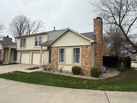 5123 Pinebrook Dr in Fort Wayne, IN - Building Photo