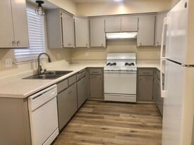 Madison Townhomes in Chico, CA - Building Photo