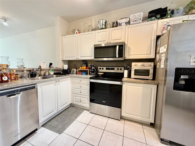 5560 NW 107th Ave in Doral, FL - Building Photo - Building Photo
