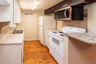 406 Lexington Rd in Elgin, TX - Building Photo - Building Photo
