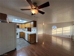 5070 Jeffreys St in Las Vegas, NV - Building Photo - Building Photo