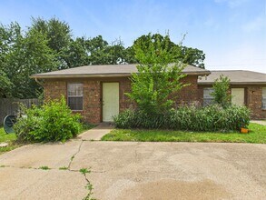 3702 Forestwood Dr in Bryan, TX - Building Photo - Building Photo