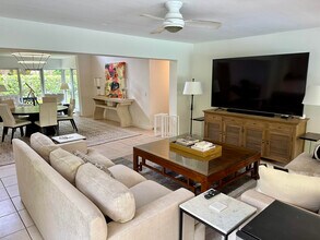 705 SE Atlantic Dr in Lantana, FL - Building Photo - Building Photo
