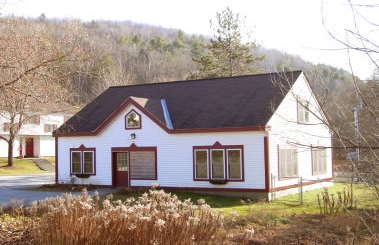 11 Hillside Ln in Chelsea, VT - Building Photo