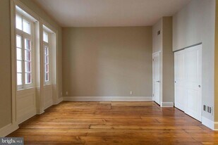 727 Spruce St in Philadelphia, PA - Building Photo