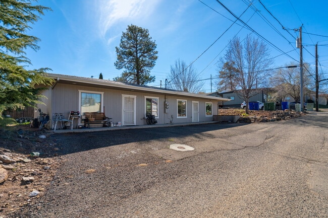 408 w hillside ave, Unit A-Right side in Prescott, AZ - Building Photo - Building Photo