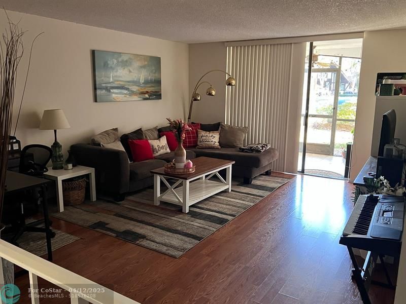 3760 Inverrary Dr in Lauderhill, FL - Building Photo